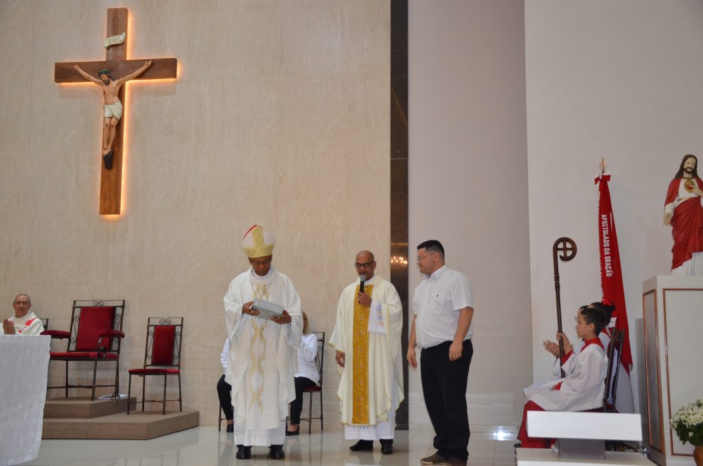 Paróquia de Dourados inaugura grandiosa imagem de Nossa Senhora Aparecida Paróquia de Dourados inaugura grandiosa imagem de Nossa Senhora Aparecida