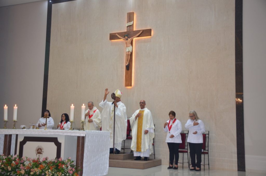 Paróquia de Dourados inaugura grandiosa imagem de Nossa Senhora Aparecida Paróquia de Dourados inaugura grandiosa imagem de Nossa Senhora Aparecida