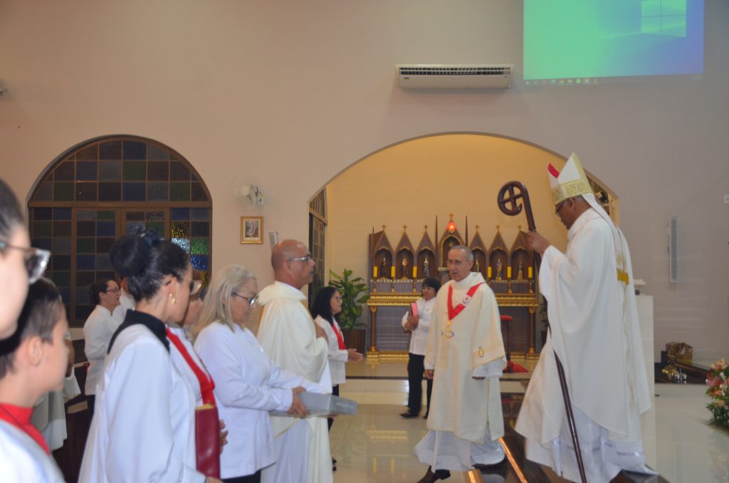 Paróquia de Dourados inaugura grandiosa imagem de Nossa Senhora Aparecida Paróquia de Dourados inaugura grandiosa imagem de Nossa Senhora Aparecida