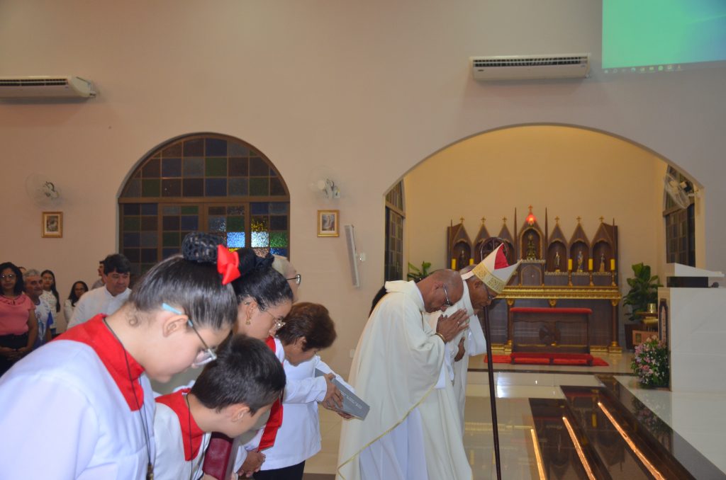 Paróquia de Dourados inaugura grandiosa imagem de Nossa Senhora Aparecida Paróquia de Dourados inaugura grandiosa imagem de Nossa Senhora Aparecida