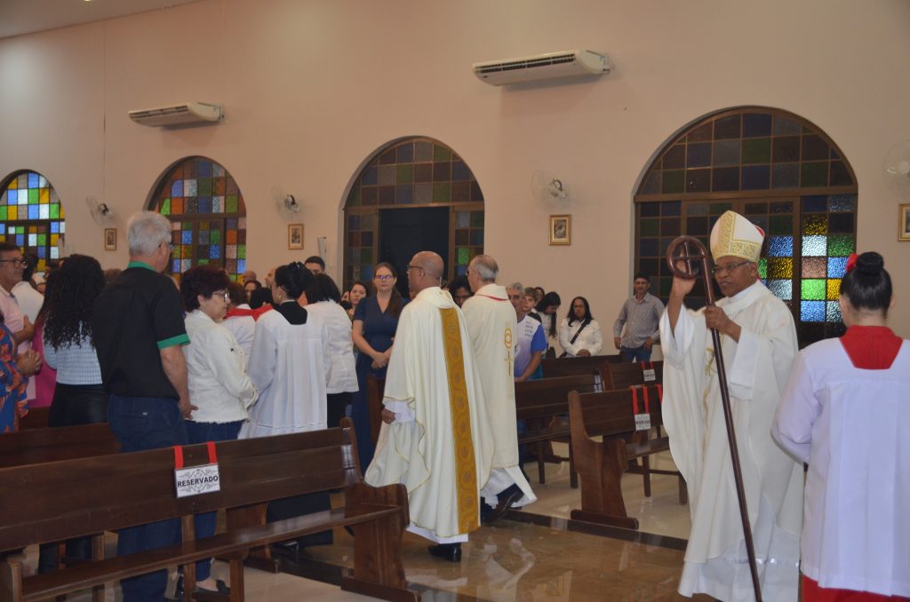 Paróquia de Dourados inaugura grandiosa imagem de Nossa Senhora Aparecida Paróquia de Dourados inaugura grandiosa imagem de Nossa Senhora Aparecida
