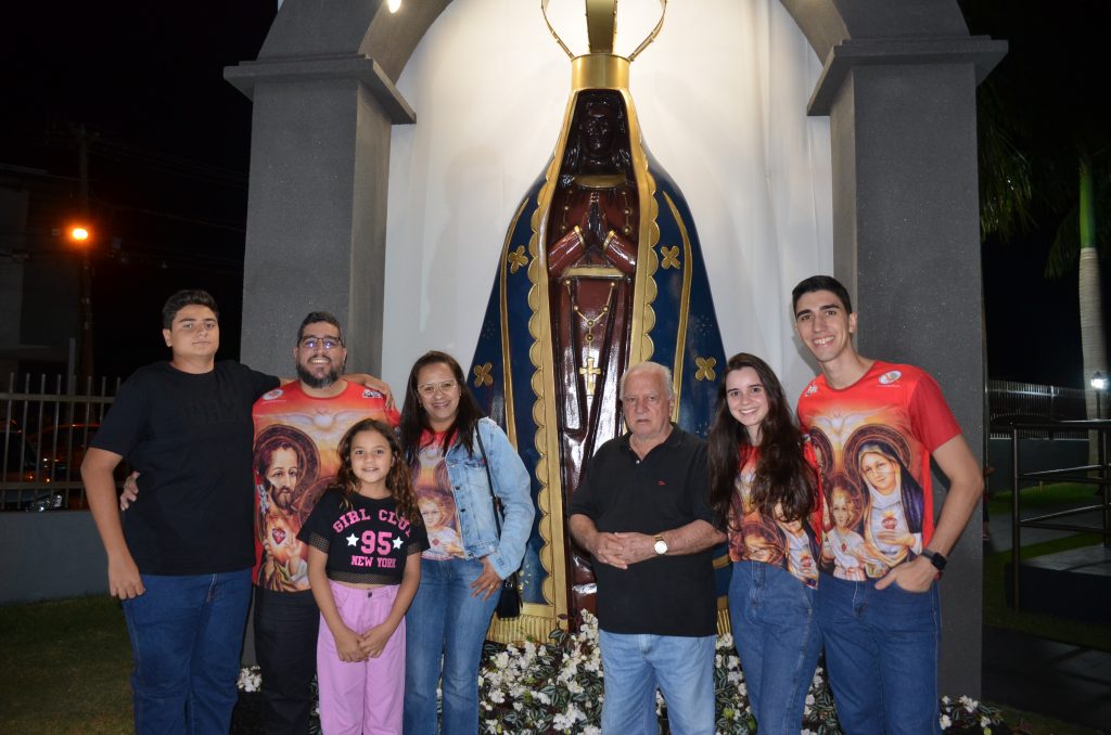 Paróquia de Dourados inaugura grandiosa imagem de Nossa Senhora Aparecida Paróquia de Dourados inaugura grandiosa imagem de Nossa Senhora Aparecida