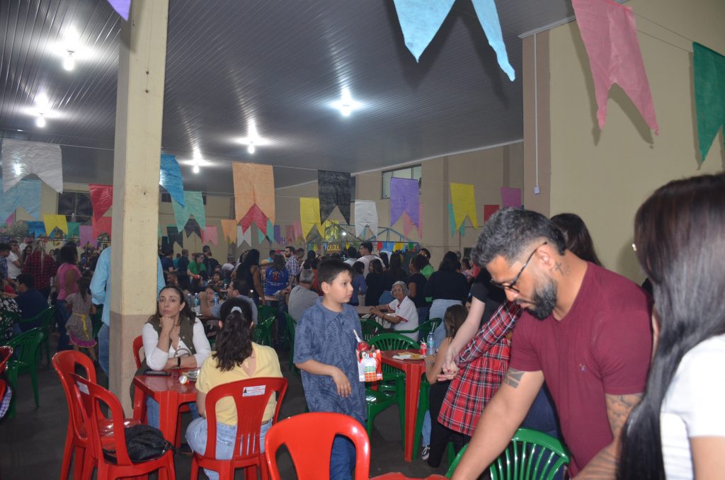 Paróquia de Dourados inaugura grandiosa imagem de Nossa Senhora Aparecida Paróquia de Dourados inaugura grandiosa imagem de Nossa Senhora Aparecida