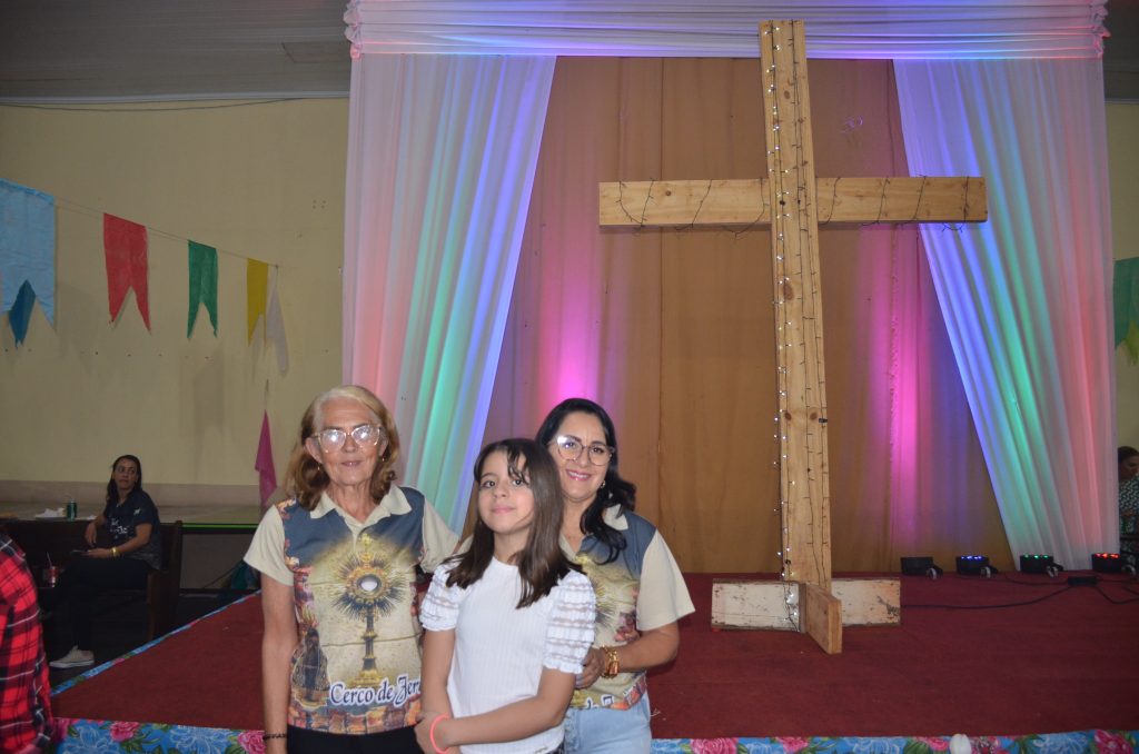 Paróquia de Dourados inaugura grandiosa imagem de Nossa Senhora Aparecida Paróquia de Dourados inaugura grandiosa imagem de Nossa Senhora Aparecida