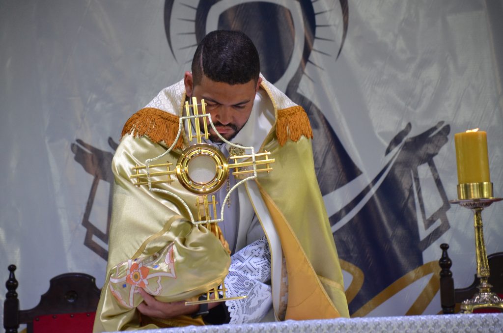 Dourados sedia 4° encontro do movimento das Mães que oram pelos Filhos do MS