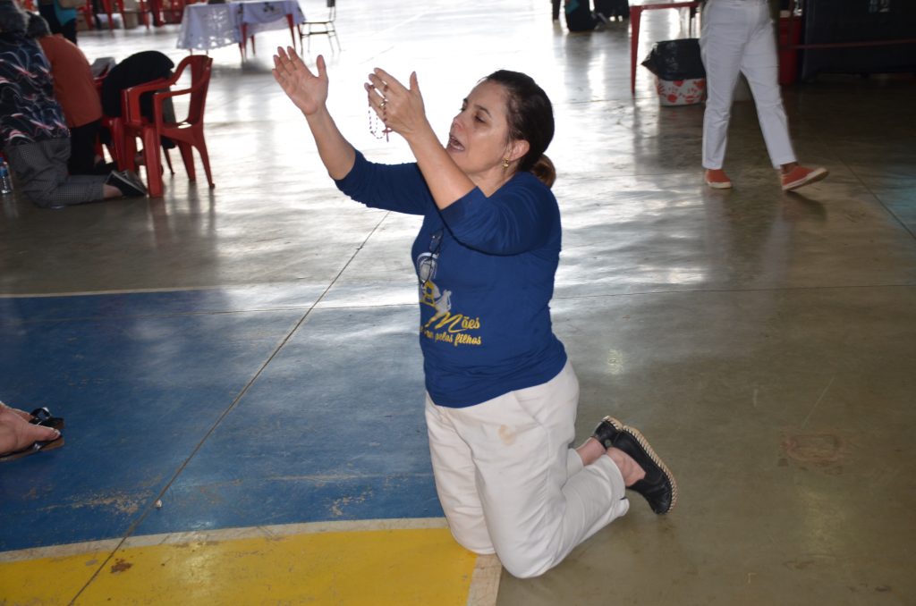 Dourados sedia 4° encontro do movimento das Mães que oram pelos Filhos do MS