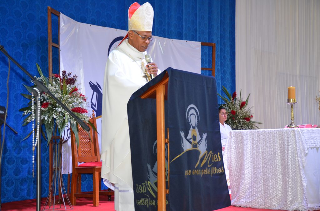 Dourados sedia 4° encontro do movimento das Mães que oram pelos Filhos do MS