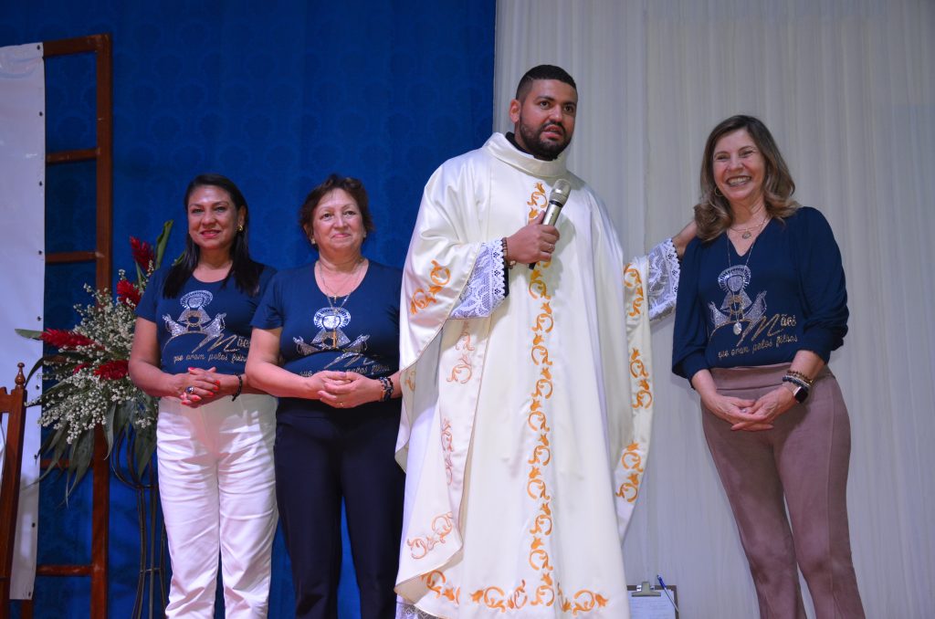 Dourados sedia 4° encontro do movimento das Mães que oram pelos Filhos do MS
