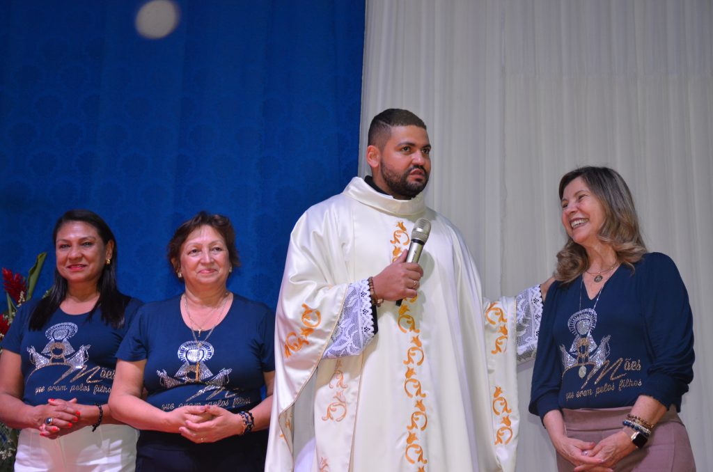Dourados sedia 4° encontro do movimento das Mães que oram pelos Filhos do MS