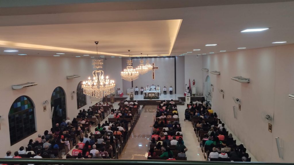 Paróquia de Dourados inaugura grandiosa imagem de Nossa Senhora Aparecida Paróquia de Dourados inaugura grandiosa imagem de Nossa Senhora Aparecida