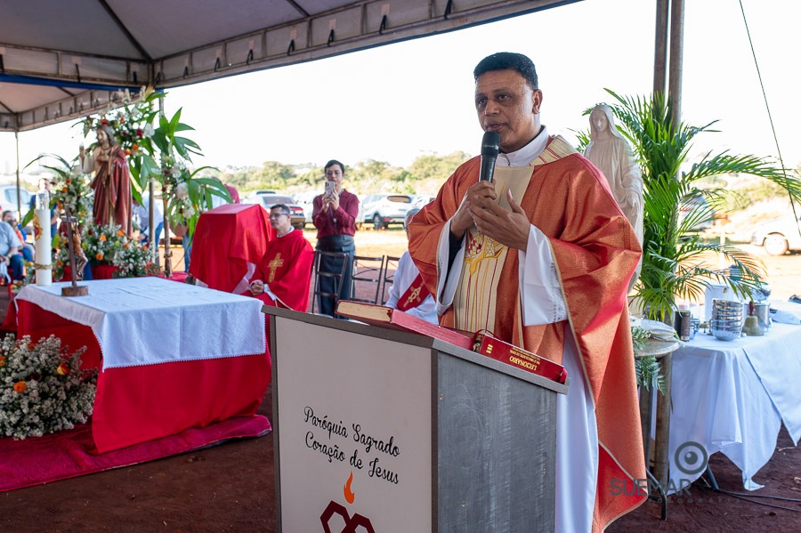 Prefeito Alan Guedes participa de missa campal que marca lançamento de novo santuário da Sagrado Coração de Jesus