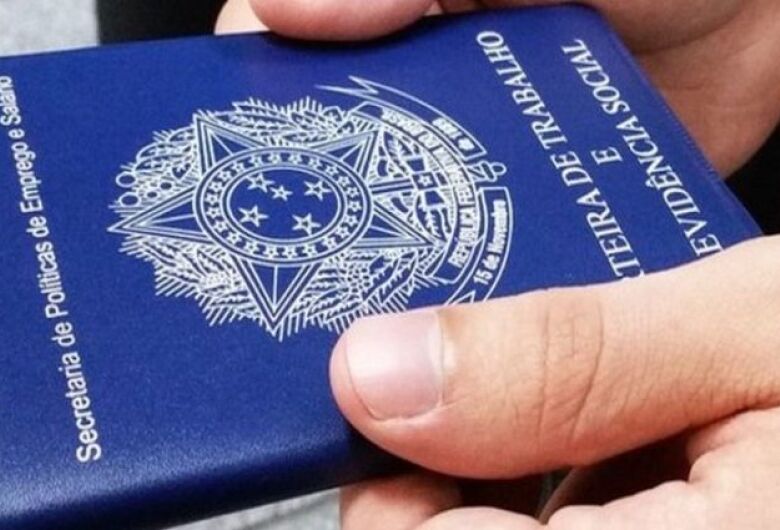 Em Dourados, a segunda maior cidade do Estado, são oferecidas 406 vagas, entre elas, para auxiliar de linha de produção (15), montador de estruturas metálicas (12), operador de caldeira (10) e técnico em açúcar e álcool (20)