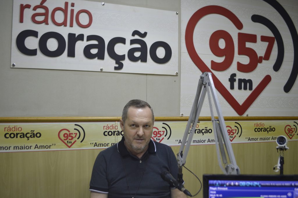 Ironi Spuldaro visita a Rádio Coração