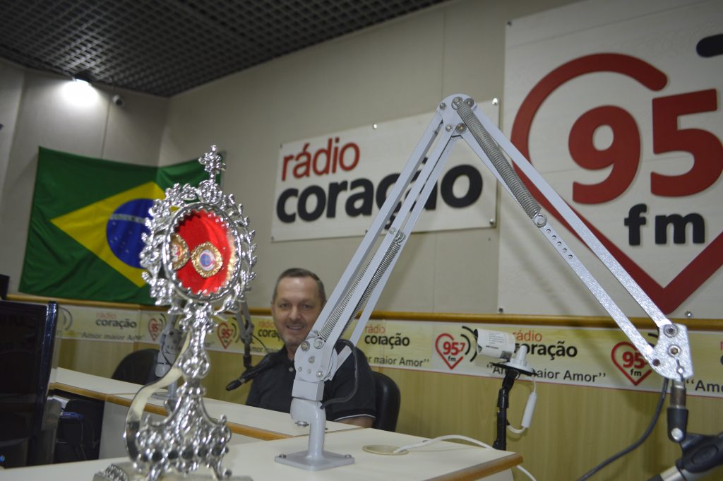 Ironi Spuldaro visita a Rádio Coração
