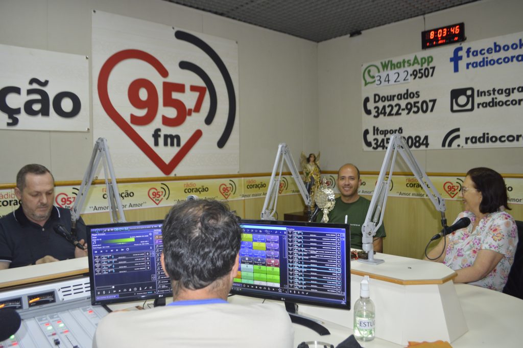 Ironi Spuldaro visita a Rádio Coração