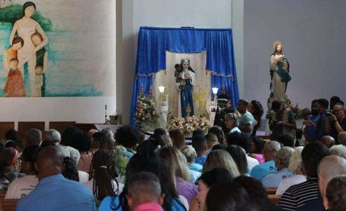 A festa de santa Dulce iniciará às 15h, com o show gratuito do padre Antonio Maria. Às 16h, o arcebispo de Salvador, cardeal Sergio da Rocha, celebrará a missa festiva em honra a santa Dulce.