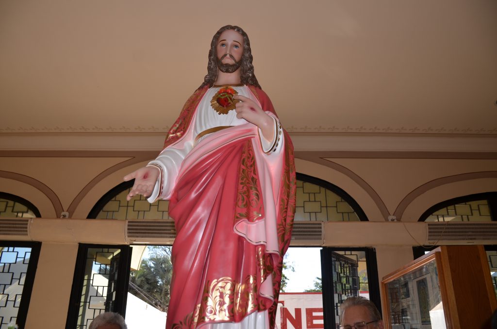 Dom Henrique preside missa de entronização da nova imagem do Sagrado Coração de Jesus