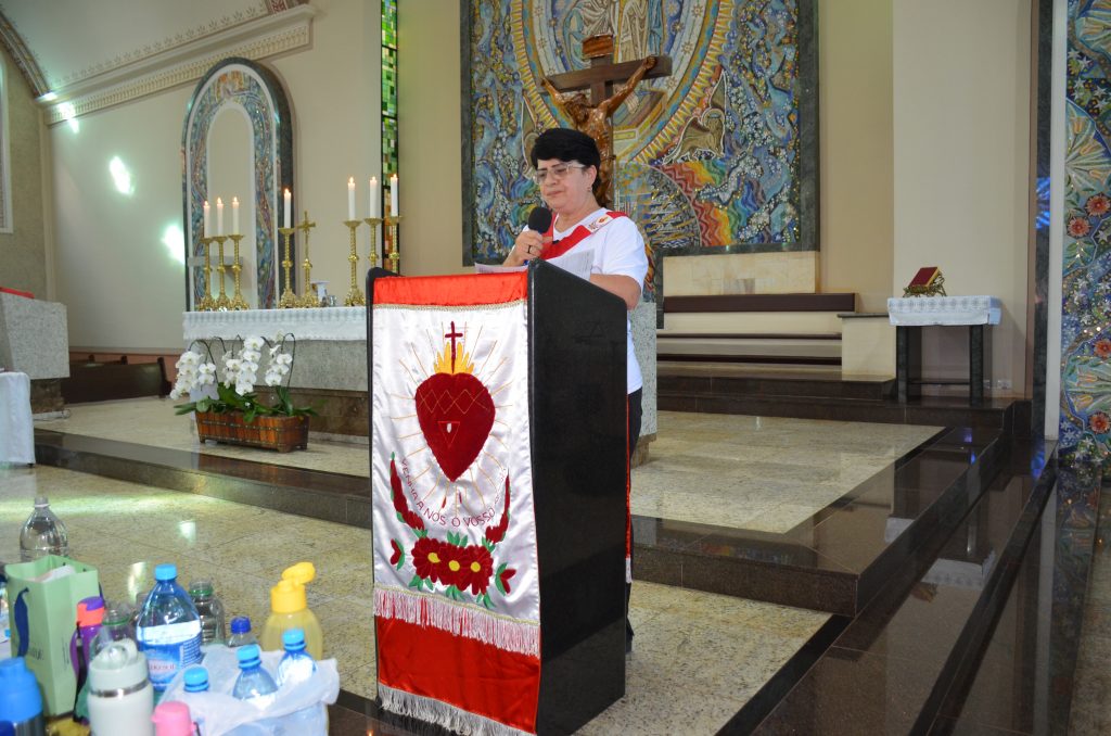 Dom Henrique preside missa de entronização da nova imagem do Sagrado Coração de Jesus