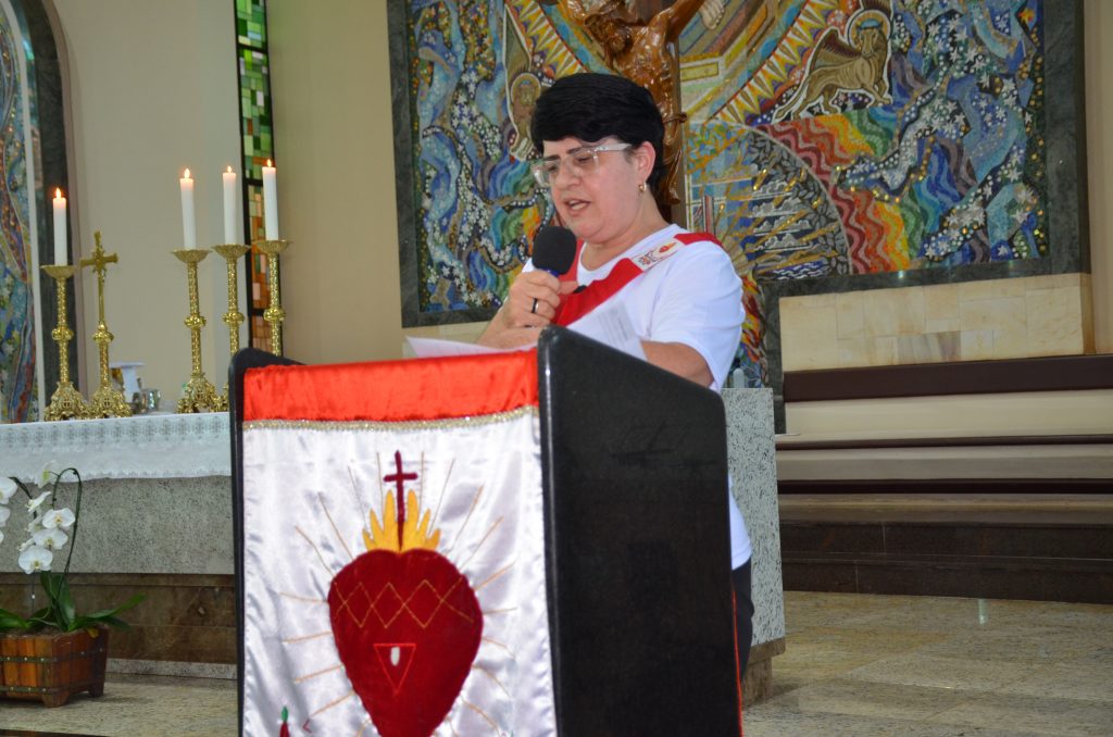 Dom Henrique preside missa de entronização da nova imagem do Sagrado Coração de Jesus