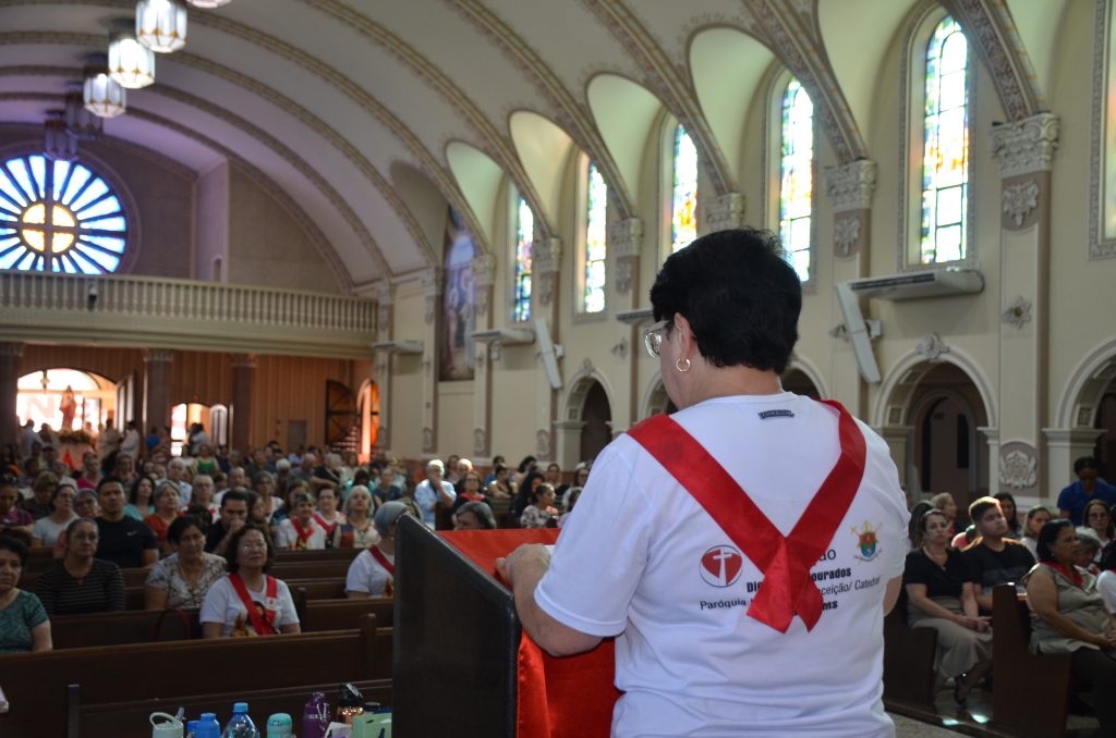 Dom Henrique preside missa de entronização da nova imagem do Sagrado Coração de Jesus