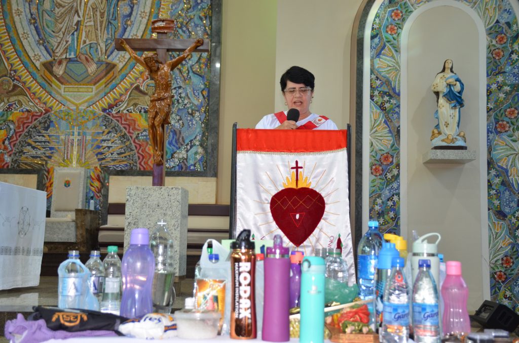 Dom Henrique preside missa de entronização da nova imagem do Sagrado Coração de Jesus