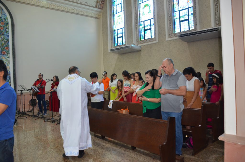 Dom Henrique preside missa de entronização da nova imagem do Sagrado Coração de Jesus