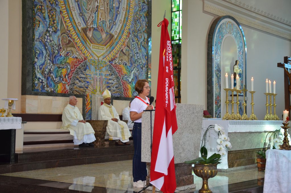 Dom Henrique preside missa de entronização da nova imagem do Sagrado Coração de Jesus