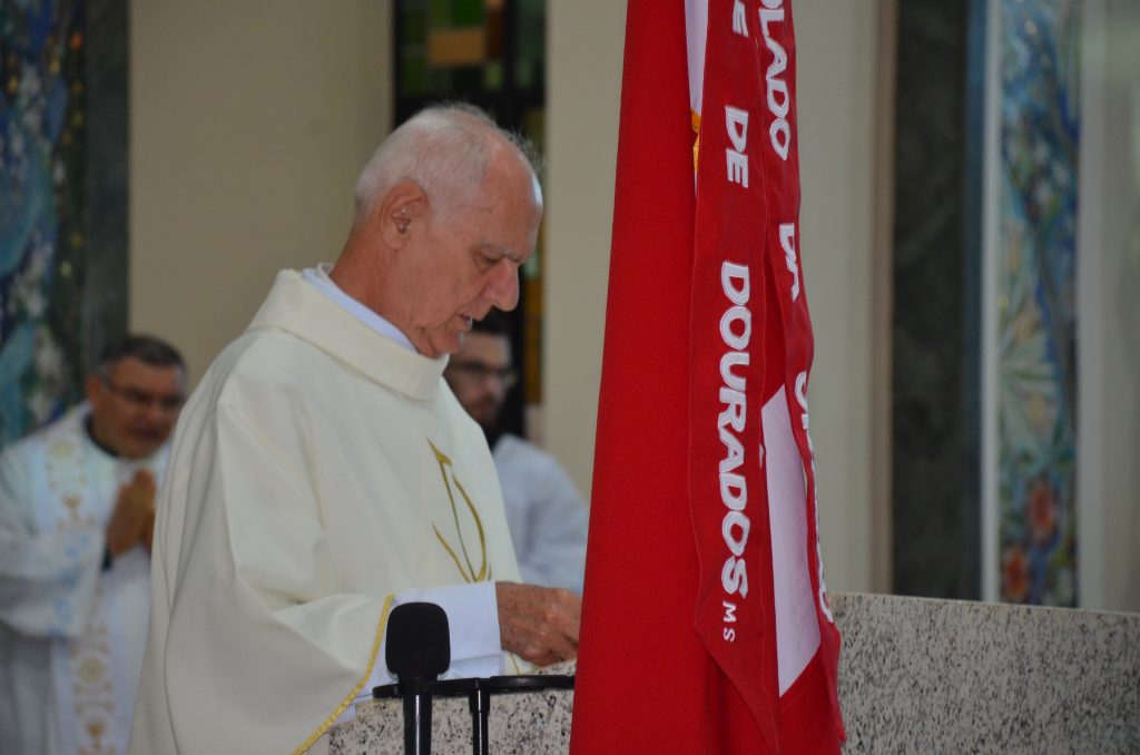 Dom Henrique preside missa de entronização da nova imagem do Sagrado Coração de Jesus