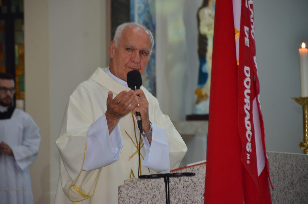 Dom Henrique preside missa de entronização da nova imagem do Sagrado Coração de Jesus
