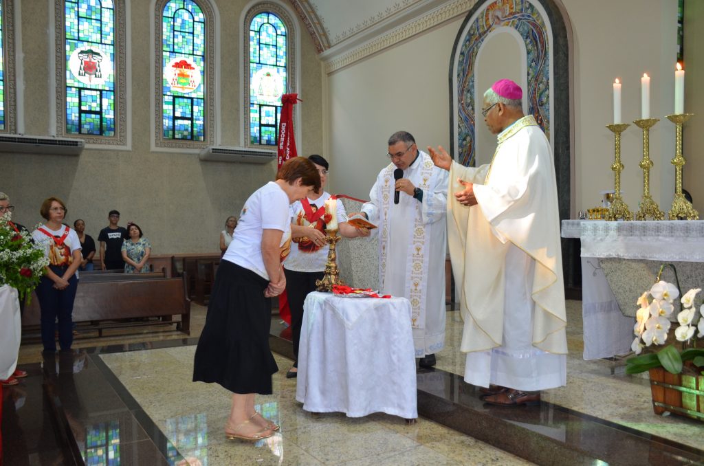 Dom Henrique preside missa de entronização da nova imagem do Sagrado Coração de Jesus