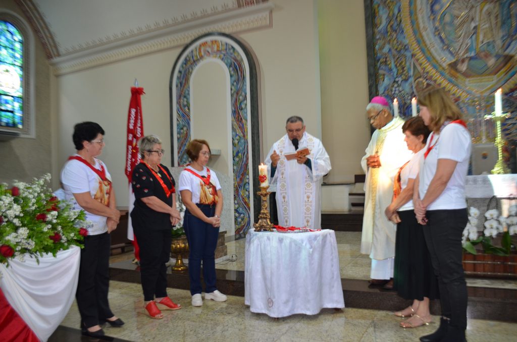 Dom Henrique preside missa de entronização da nova imagem do Sagrado Coração de Jesus