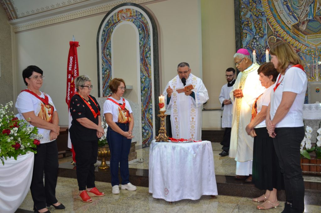 Dom Henrique preside missa de entronização da nova imagem do Sagrado Coração de Jesus