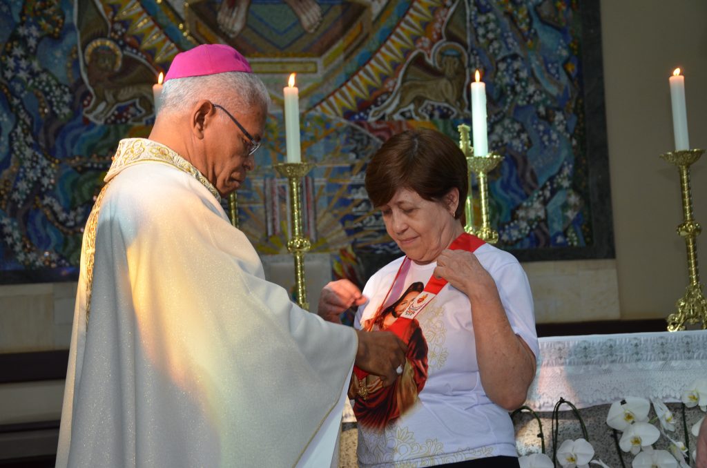 Dom Henrique preside missa de entronização da nova imagem do Sagrado Coração de Jesus