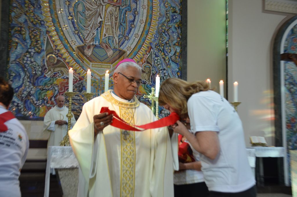 Dom Henrique preside missa de entronização da nova imagem do Sagrado Coração de Jesus