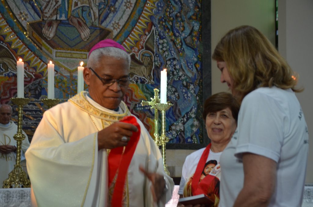 Dom Henrique preside missa de entronização da nova imagem do Sagrado Coração de Jesus