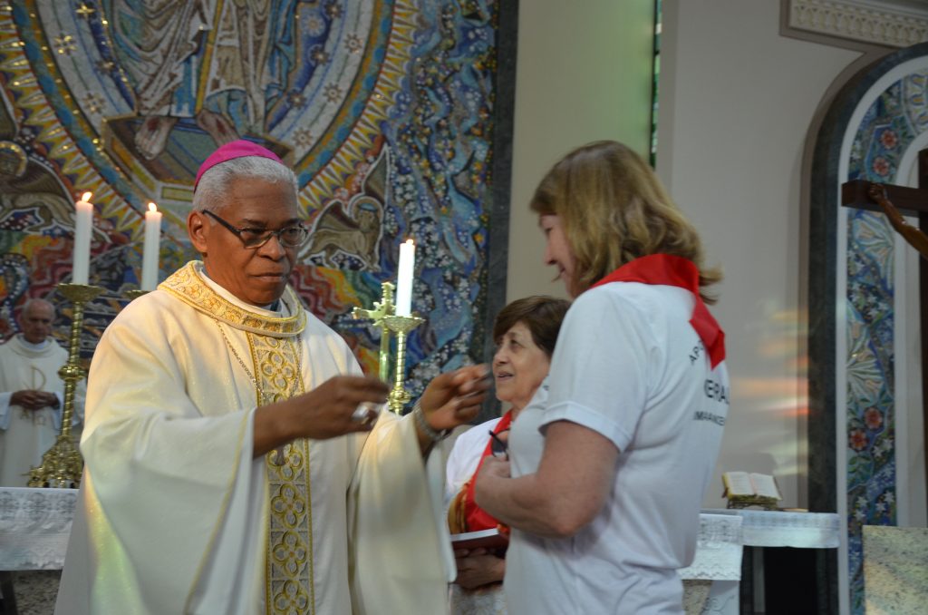 Dom Henrique preside missa de entronização da nova imagem do Sagrado Coração de Jesus