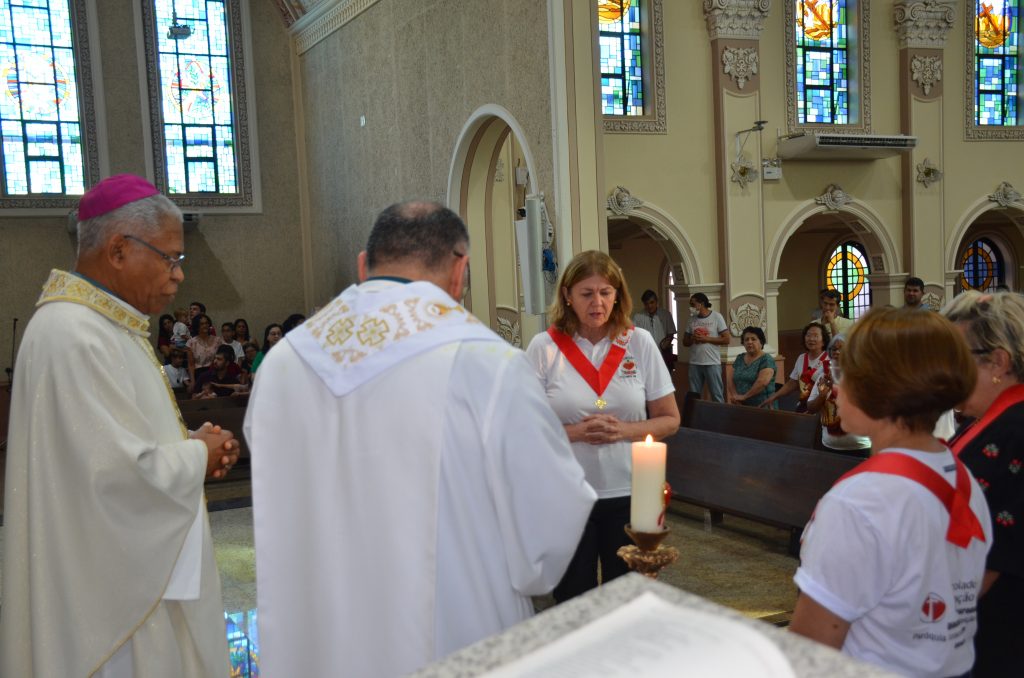 Dom Henrique preside missa de entronização da nova imagem do Sagrado Coração de Jesus