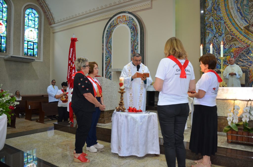 Dom Henrique preside missa de entronização da nova imagem do Sagrado Coração de Jesus