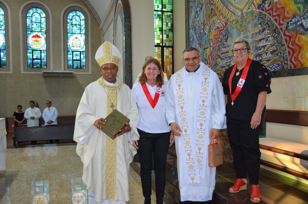 Dom Henrique preside missa de entronização da nova imagem do Sagrado Coração de Jesus