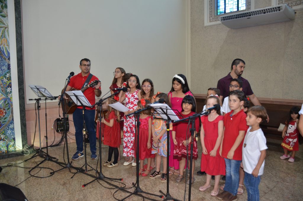 Dom Henrique preside missa de entronização da nova imagem do Sagrado Coração de Jesus