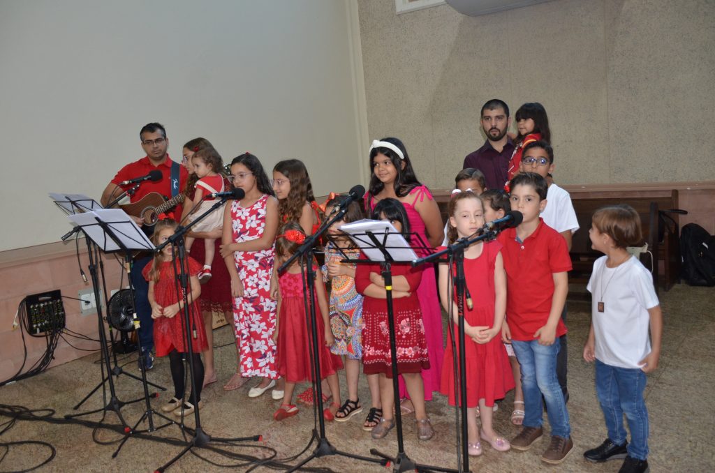 Dom Henrique preside missa de entronização da nova imagem do Sagrado Coração de Jesus