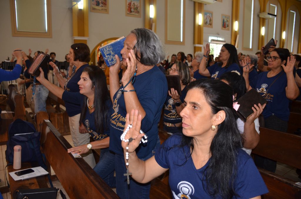 Fátima do Sul realiza 1° encontro paroquial do grupo das 'Mães que oram pelos Filhos'