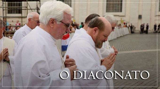 No século III, são Lourenço era um dos sete diáconos de Roma que ajudavam o papa Sisto II, o qual o nomeou administrador dos bens da Igreja e permitiu que distribuíssem esmolas aos pobres e necessitados. Na história da Igreja, os diáconos sempre ajudavam os sacerdotes a desenvolver seu ministério. Embora o diácono tenha recebido o sacramento da ordem, este não é propriamente um sacerdote e, portanto, não tem suas potestades.