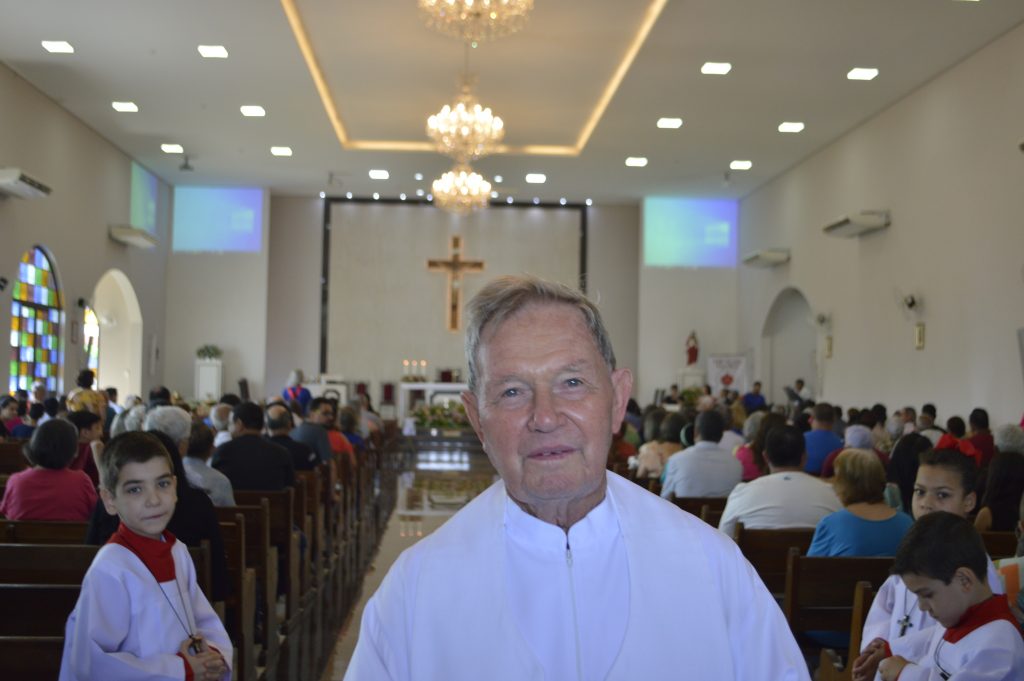 Homenagem ao Pe. Adriano Van de Ven na paróquia N.Sra. Aparecida do 4° Plano