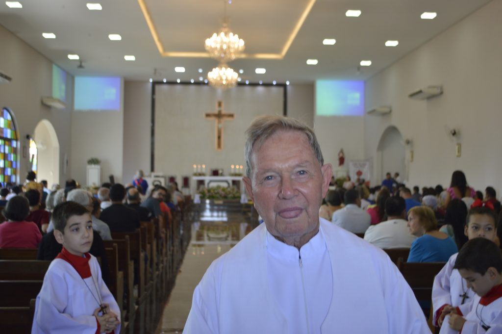 Homenagem ao Pe. Adriano Van de Ven na paróquia N.Sra. Aparecida do 4° Plano