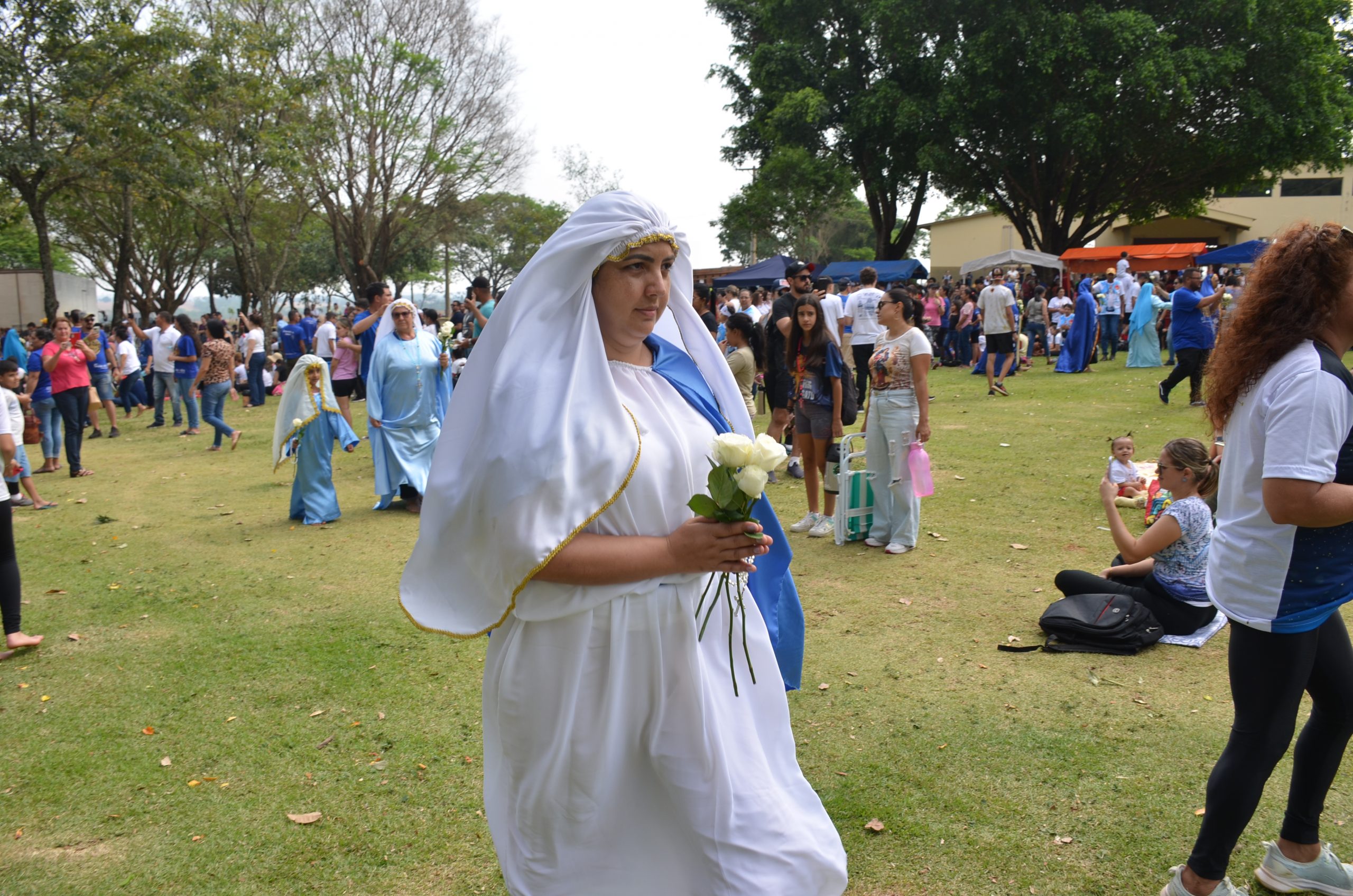 Romaria de N.Sra. Aparecida leva milhares de fiéis ao Santuário de Vila São Pedro Romaria de N.Sra. Aparecida leva milhares de fiéis ao Santuário de Vila São Pedro