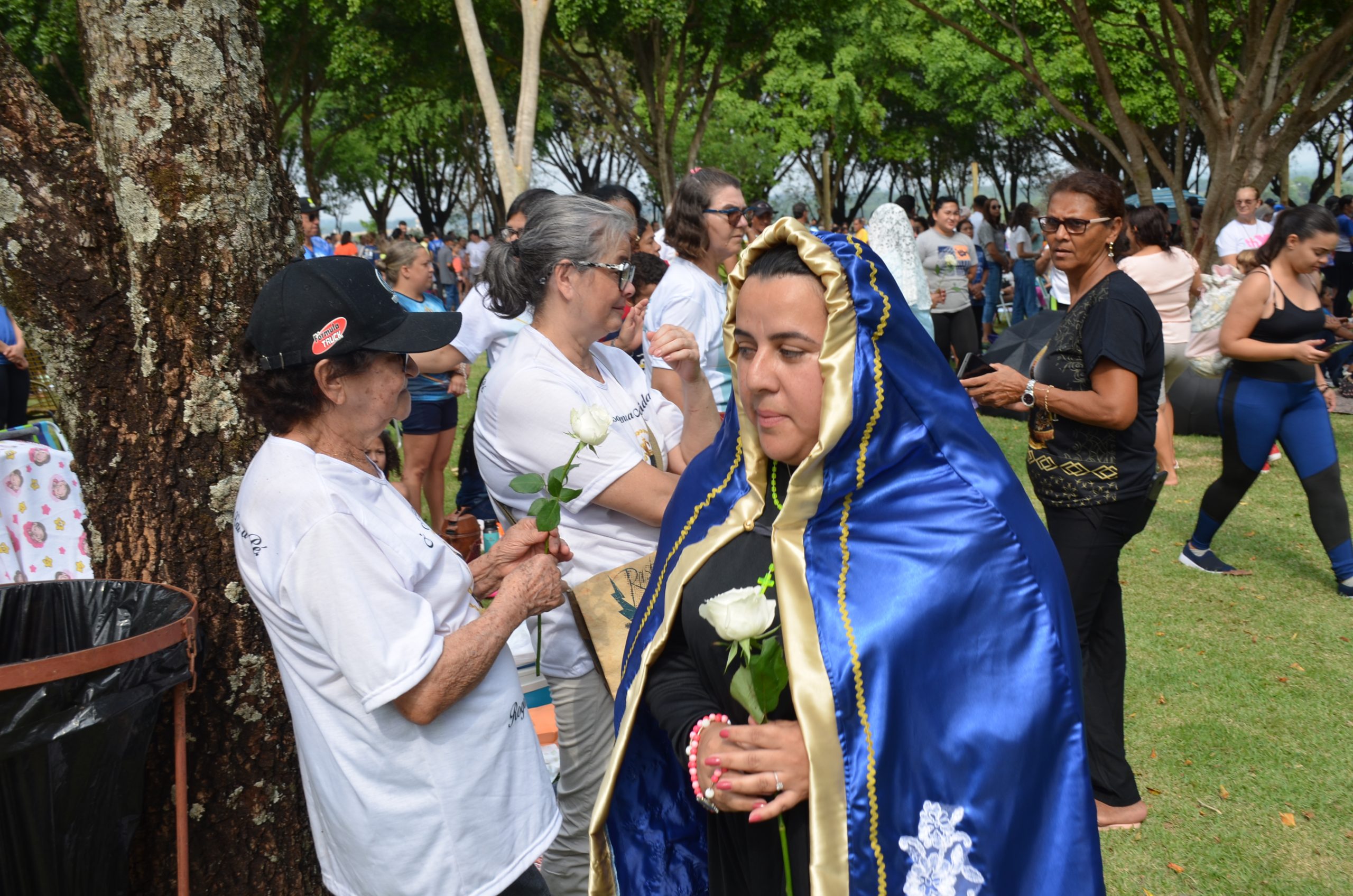 Romaria de N.Sra. Aparecida leva milhares de fiéis ao Santuário de Vila São Pedro