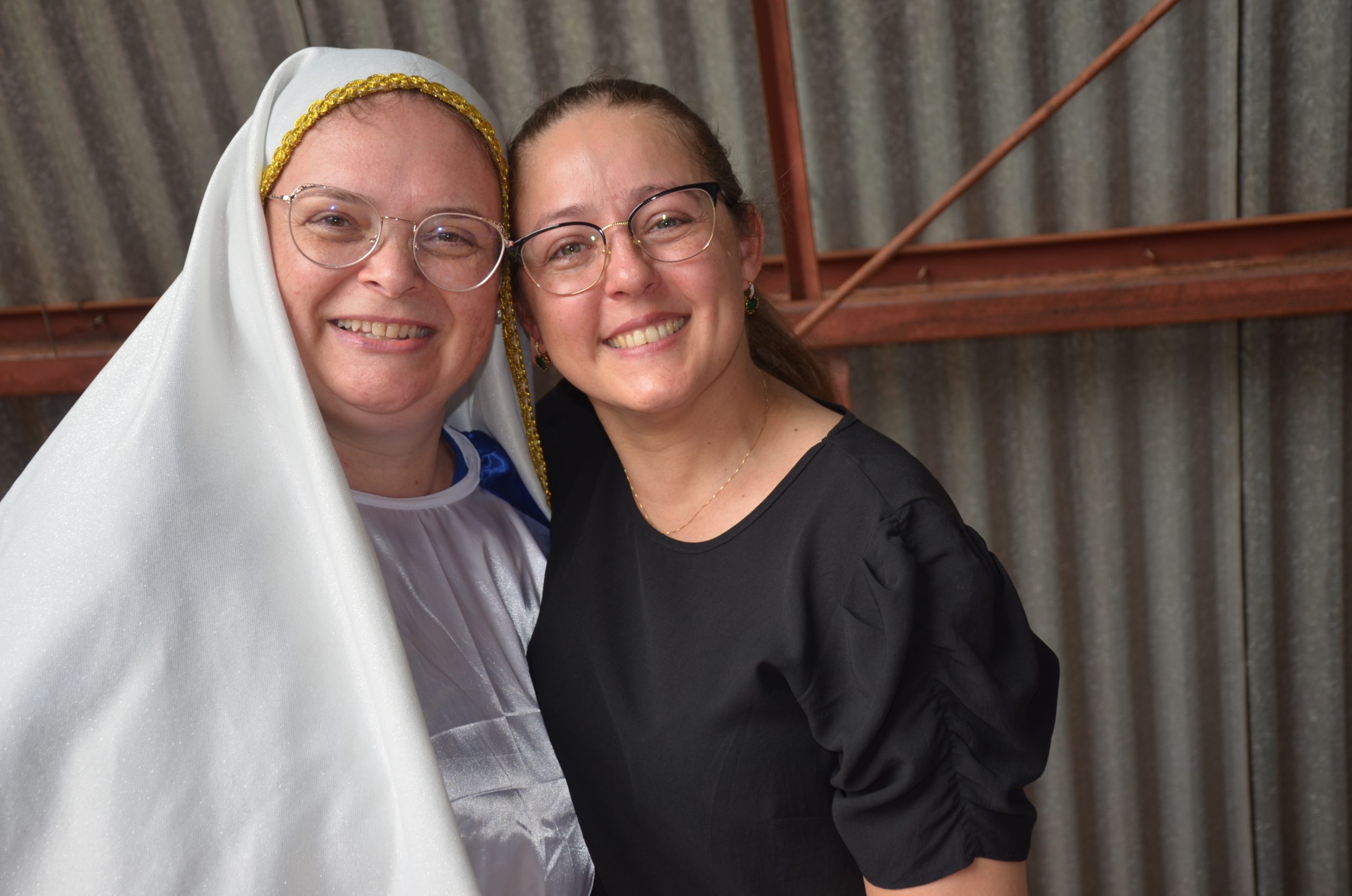 Romaria de N.Sra. Aparecida leva milhares de fiéis ao Santuário de Vila São Pedro Romaria de N.Sra. Aparecida leva milhares de fiéis ao Santuário de Vila São Pedro