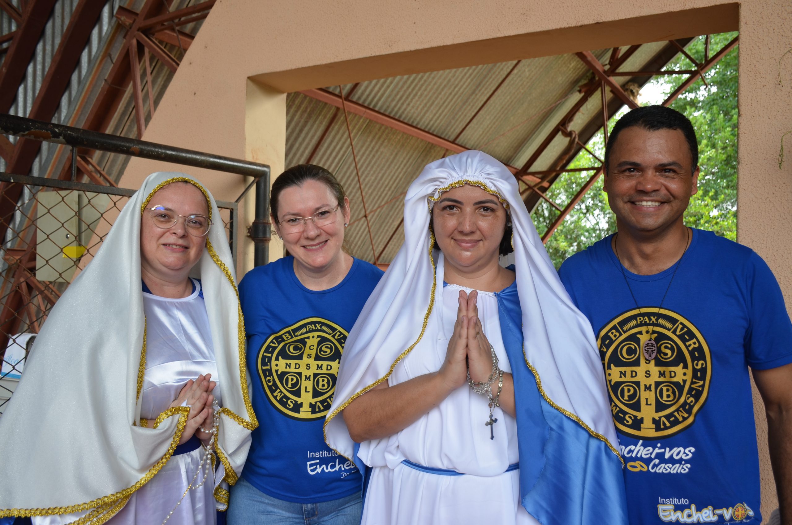 Romaria de N.Sra. Aparecida leva milhares de fiéis ao Santuário de Vila São Pedro Romaria de N.Sra. Aparecida leva milhares de fiéis ao Santuário de Vila São Pedro