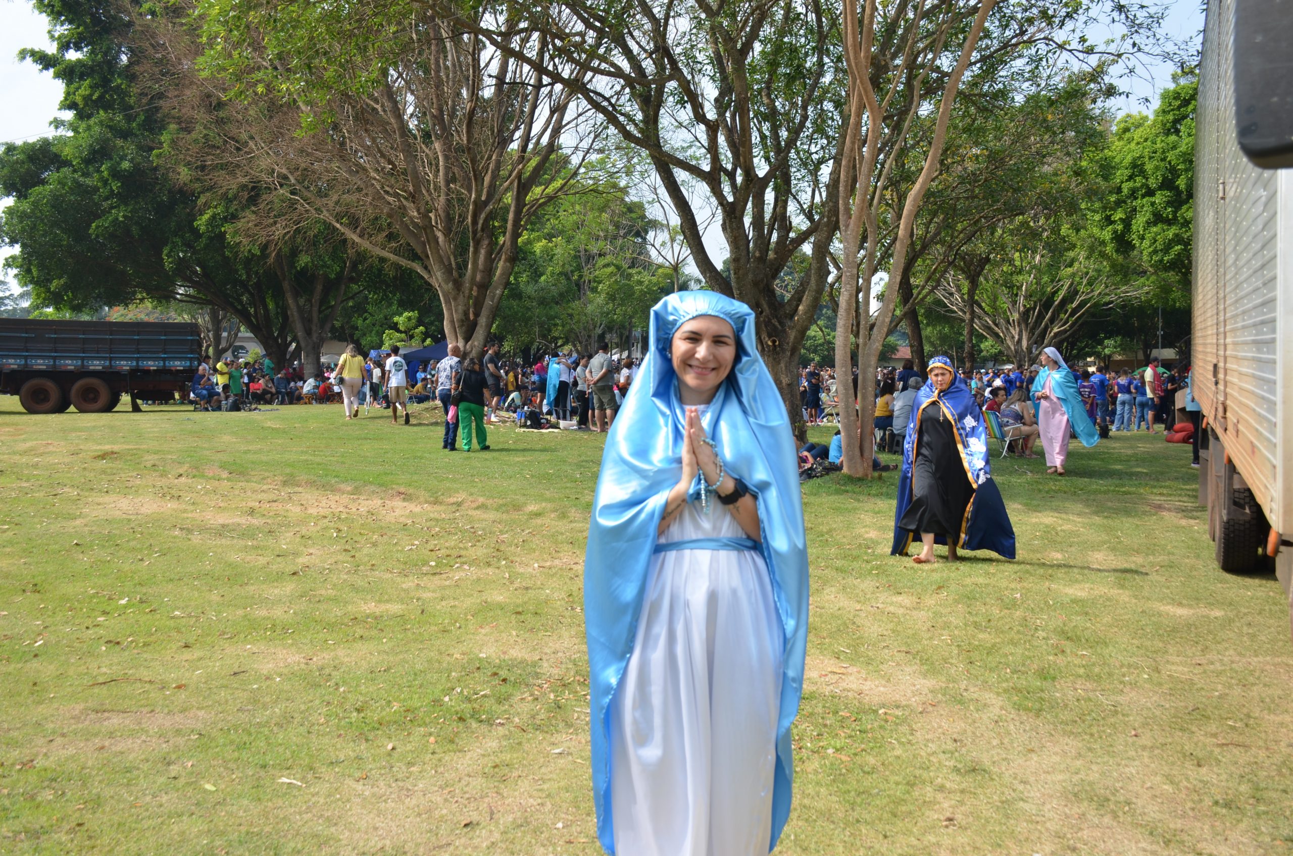Romaria de N.Sra. Aparecida leva milhares de fiéis ao Santuário de Vila São Pedro Romaria de N.Sra. Aparecida leva milhares de fiéis ao Santuário de Vila São Pedro